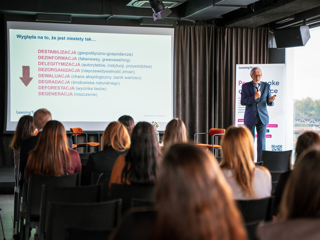 Konferencja HR makes a difference #2: Dlaczego zrównoważone organizacje to przyszłość rynku pracy? Wystąpienie prof. Bolesława Roka o zrównoważonych organizacjach. 